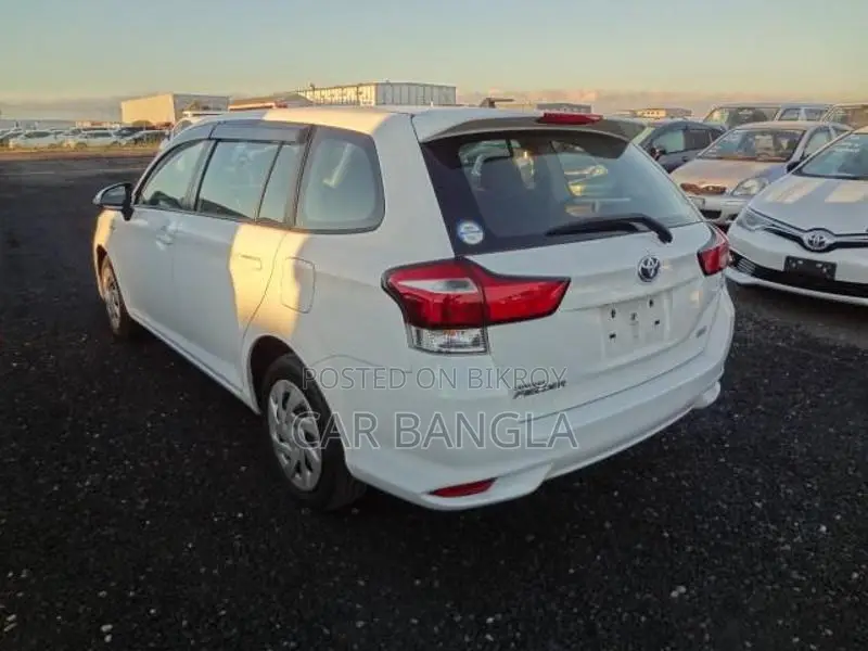 Toyota Fielder EX রেডি শোরুম ২০২০