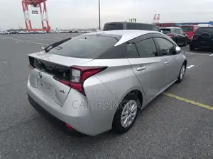 Toyota Prius S_SAFETY_PLUS 2021