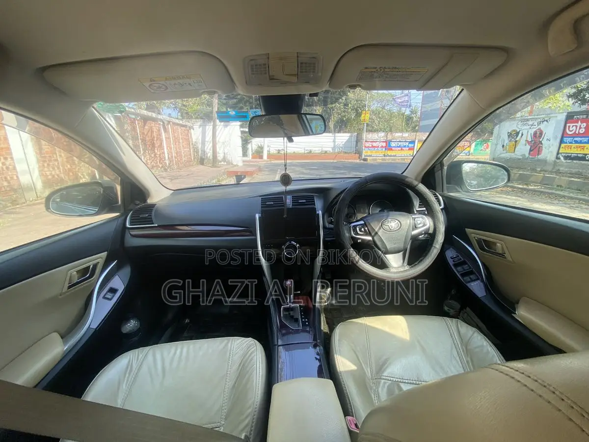 Toyota Premio 2016