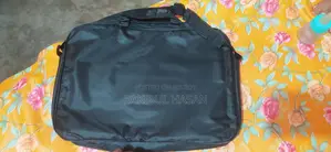 একটি ল্যাপটপ এর ব্যাগ বিক্রি হবে