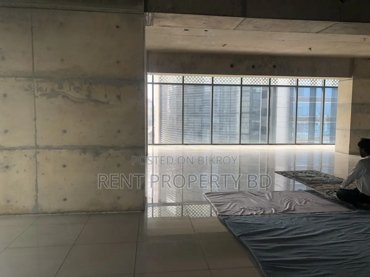 Gulshan Avenue Commercial Space Rent IN