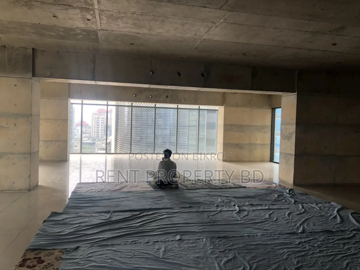 Gulshan Avenue Commercial Space Rent IN