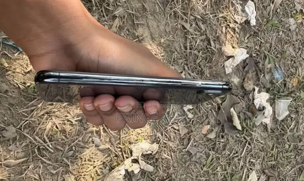 Apple iPhone XS (Used)