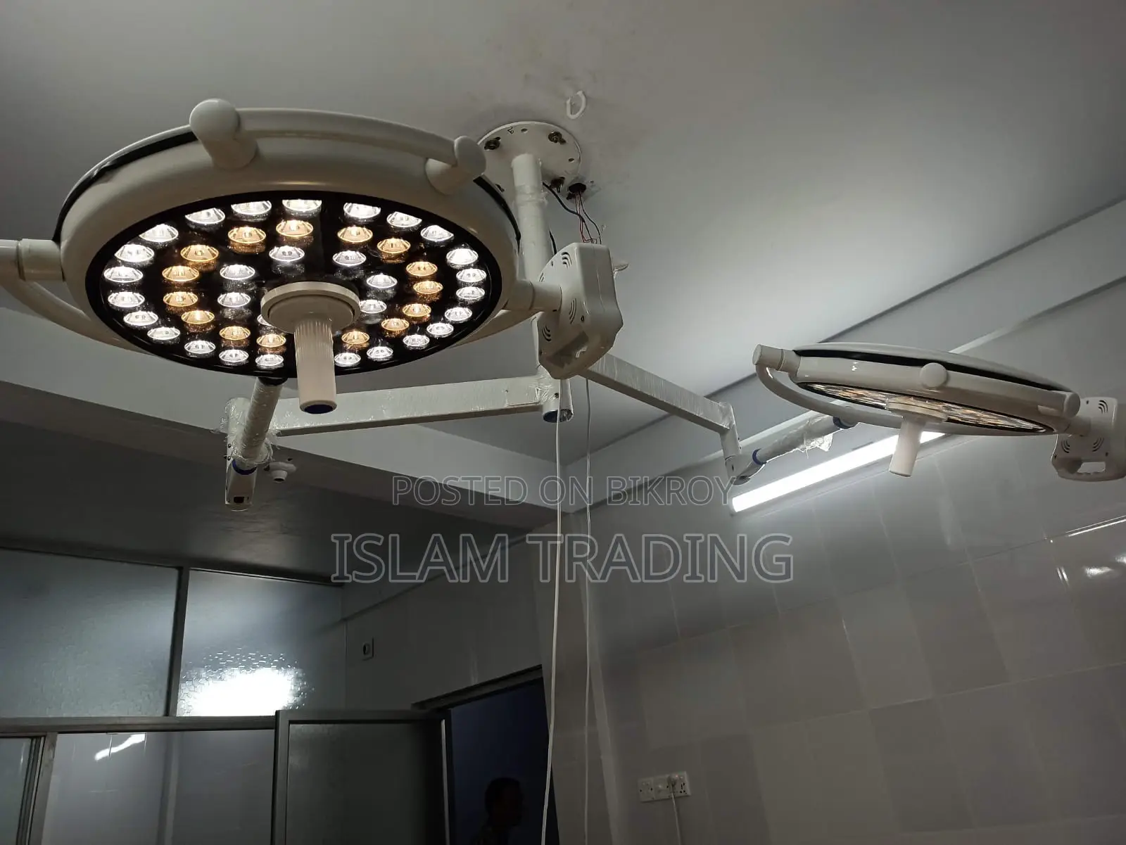Double Dome Surgical LED Light – Professional Hospital Grade