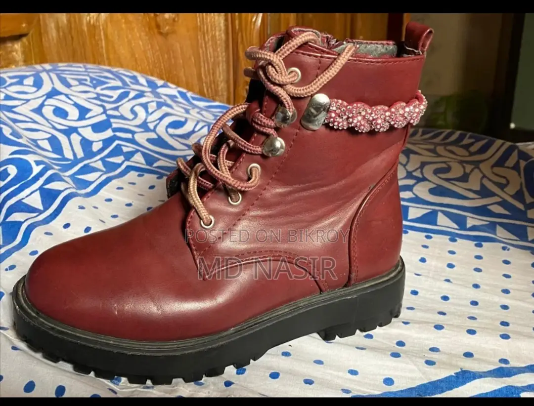 Fashionable Boots for Girls