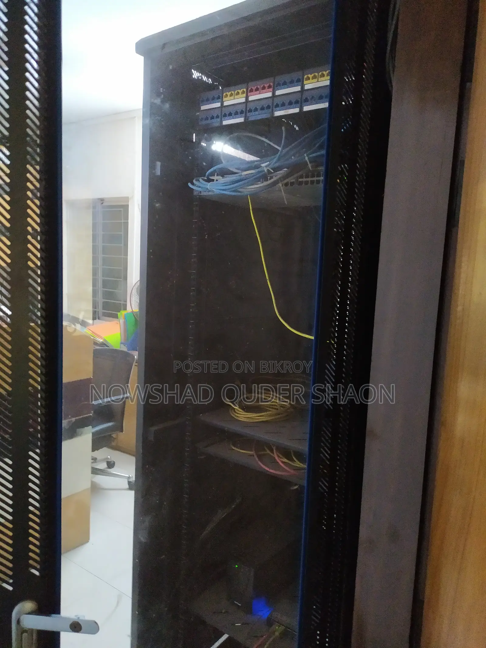 SERVER RACK