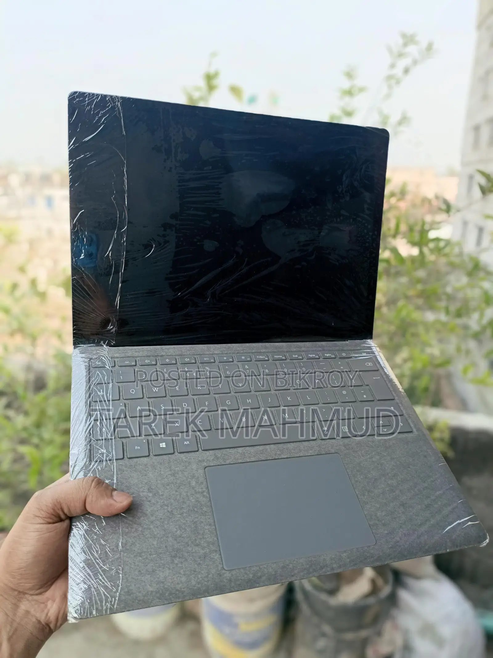 মাইক্রোসফট সারফেস ৩ ল্যাপটপ বিক্রয়ের জন্য