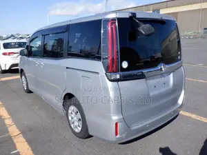 Toyota Noah Non Hybrid X Silver 2020