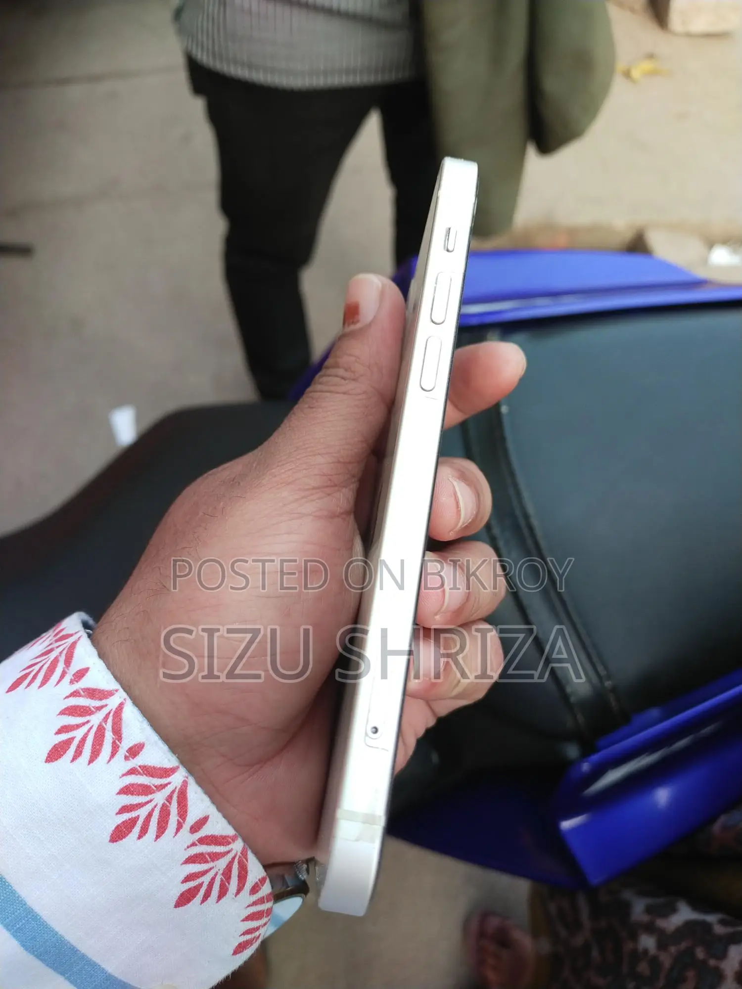 Apple iPhone 12 (Used)