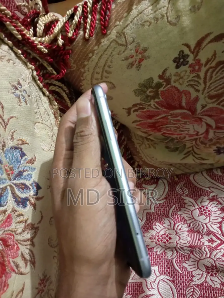 Apple iPhone 11 64GB (Used)