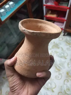 Old Clay Pot Found from Deep Soil (antique Pottery)