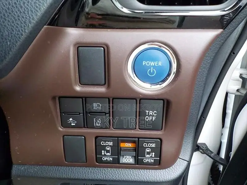 Toyota Esquire Gi pkg. 2020