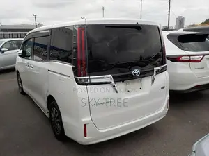 Toyota Esquire Gi pkg. 2020
