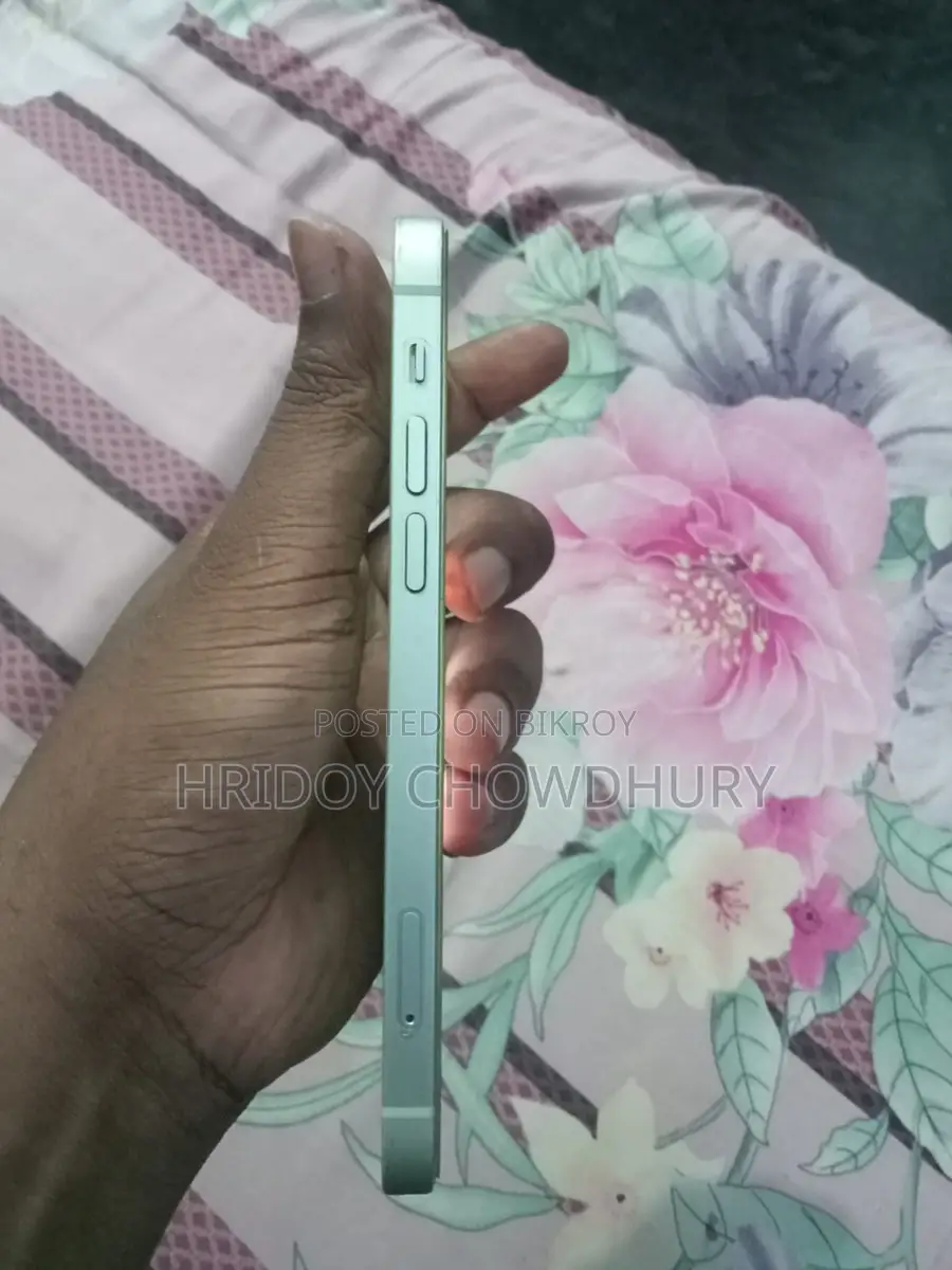 Apple iPhone 12 (Used)