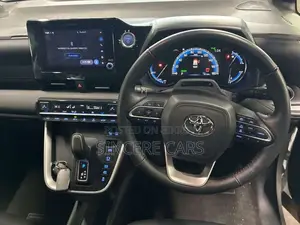 Toyota Noah SZ HYB WITH FOOTSTEP 2023