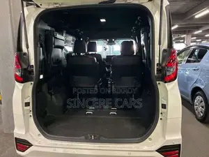 Toyota Noah SZ HYB WITH FOOTSTEP 2023