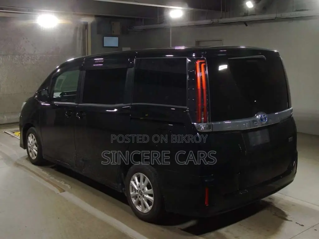 Toyota Noah X HYB 2 PWR DOOR 2021