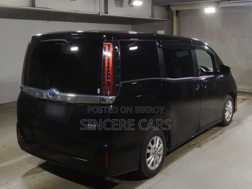 Toyota Noah X HYB 2 PWR DOOR 2021