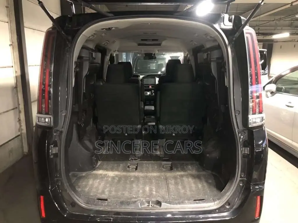 Toyota Noah X HYB 2 PWR DOOR 2021