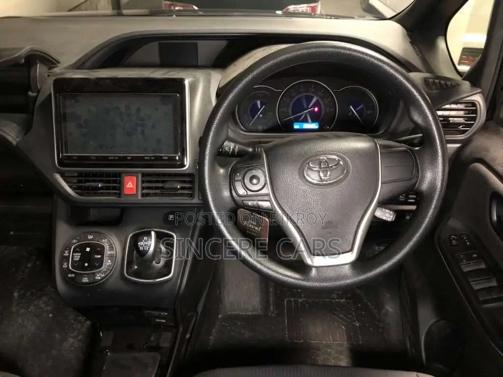 Toyota Noah X HYB 2 PWR DOOR 2021