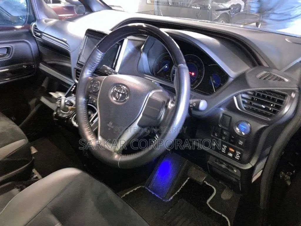 Toyota Esquire Gi Premium 2020