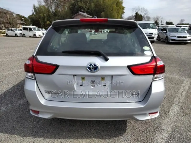 Toyota Fielder hybrid 2021