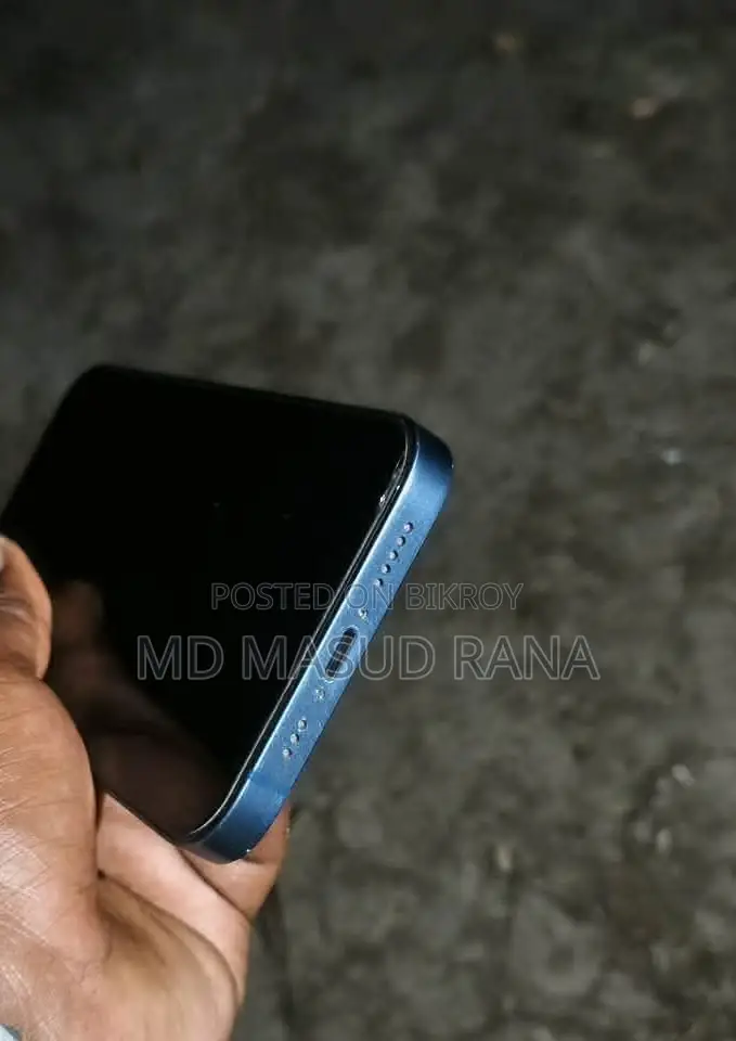 Apple iPhone 13 (Used)