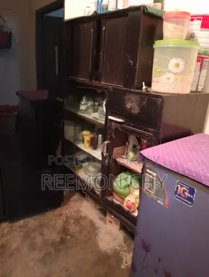 শোকেস বিক্রয় হবে
