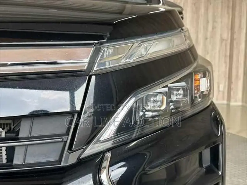 টয়োটা ভক্সি জেডএস কিরামেকি হাইব্রিড ২০২১