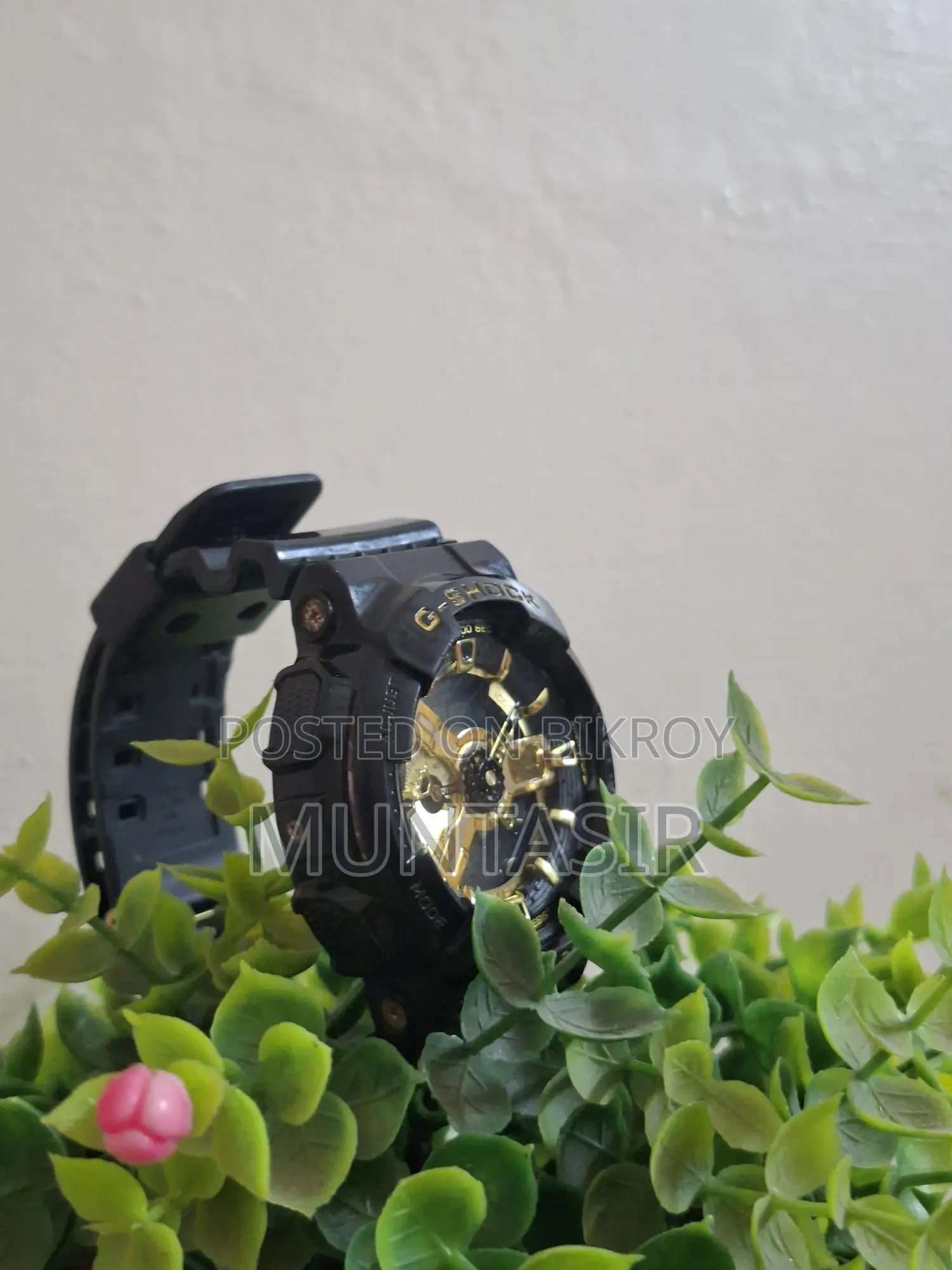 G-shock. Water Resistant 20 Bar.