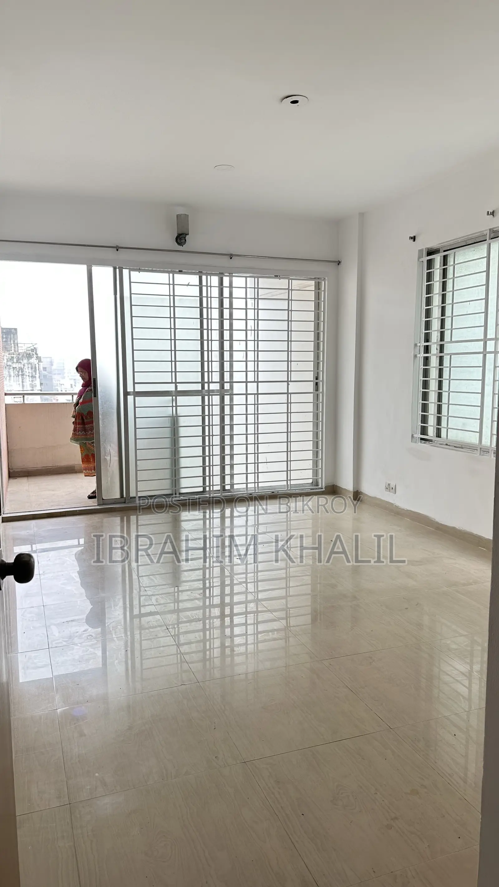 4 Bed / 2 Parking Apartment For Rent