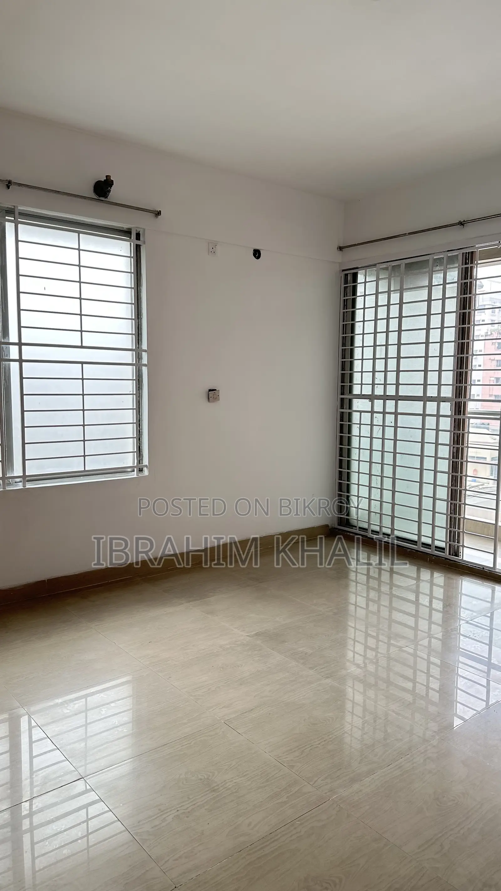 4 Bed / 2 Parking Apartment For Rent
