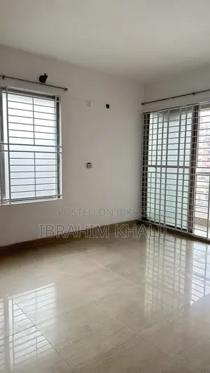 4 Bed / 2 Parking Apartment For Rent