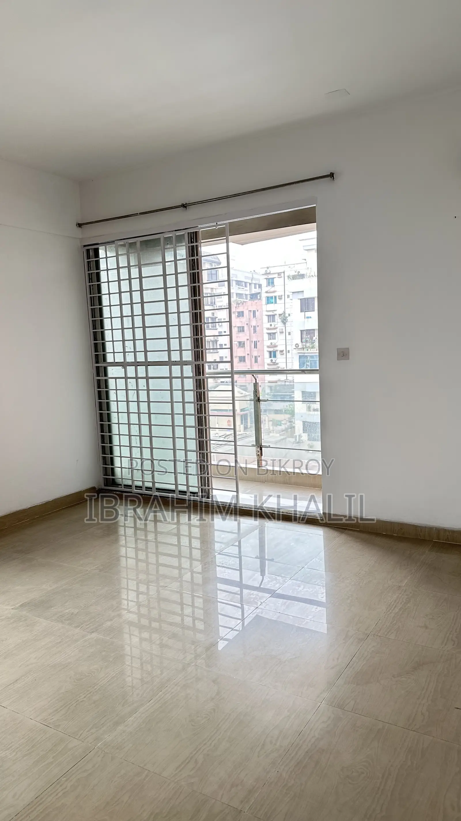 4 Bed / 2 Parking Apartment For Rent