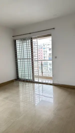 4 Bed / 2 Parking Apartment For Rent