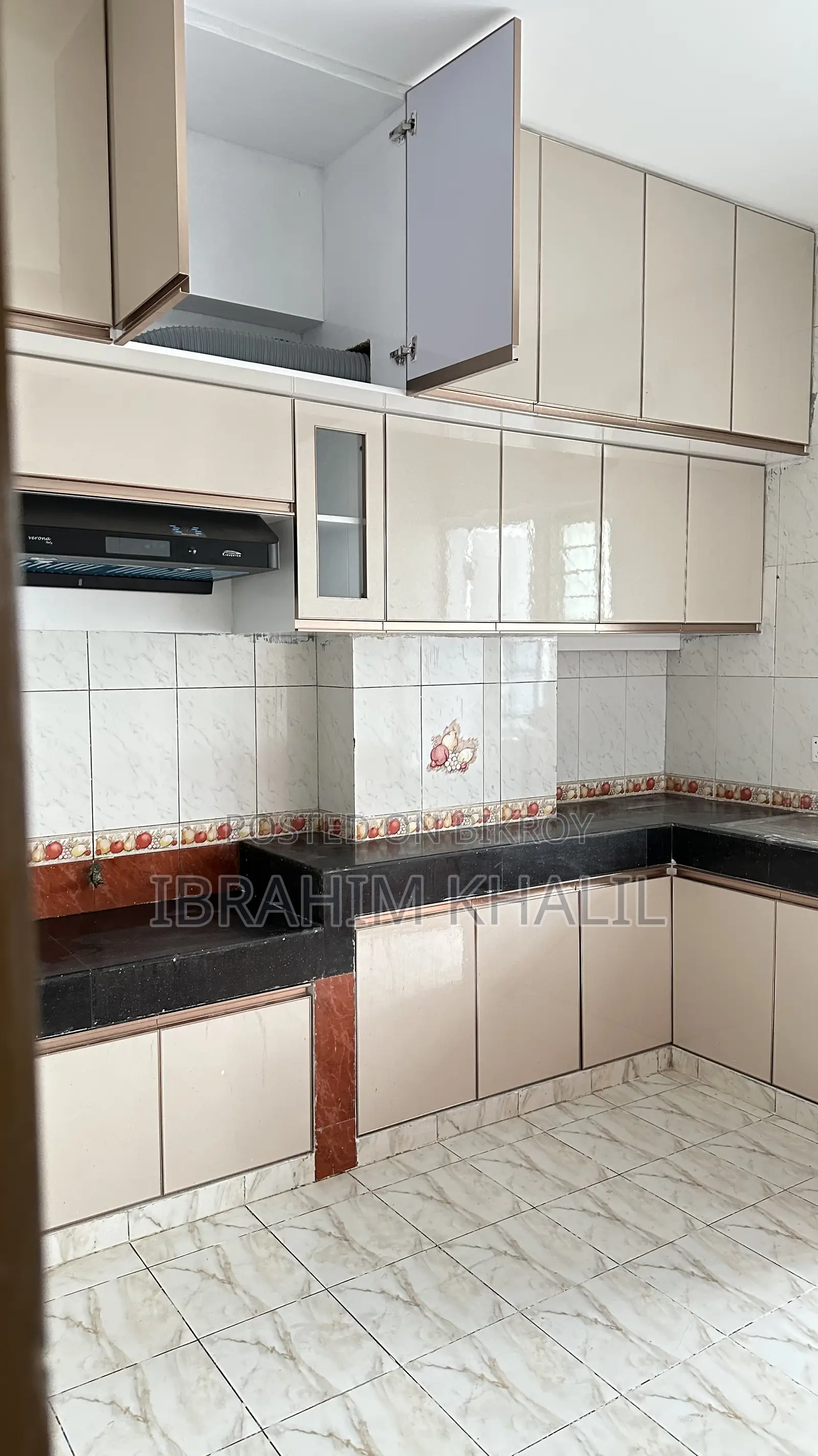 4 Bed / 2 Parking Apartment For Rent