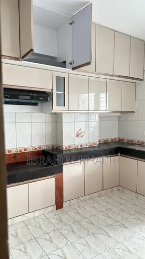 4 Bed / 2 Parking Apartment For Rent