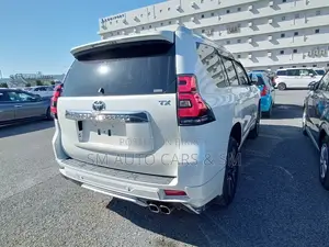 Toyota Prado TXL Pearl 5 Point 2022