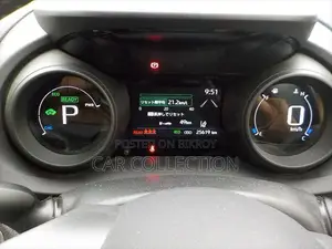 টয়োটা ইয়ারিস ক্রস জি হাইব্রিড গোল্ডেন ২০২১
