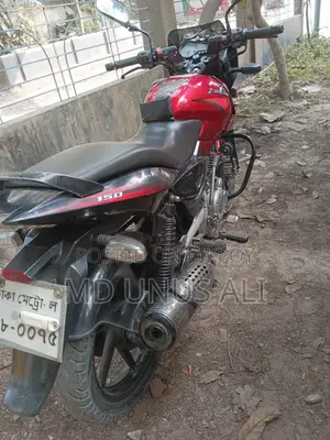 Bajaj Pulsar 150 . 2015