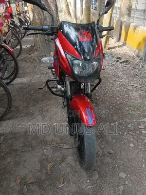 Bajaj Pulsar 150 . 2015