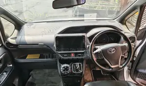 Toyota Esquire GI PREMIUM - HV 2020