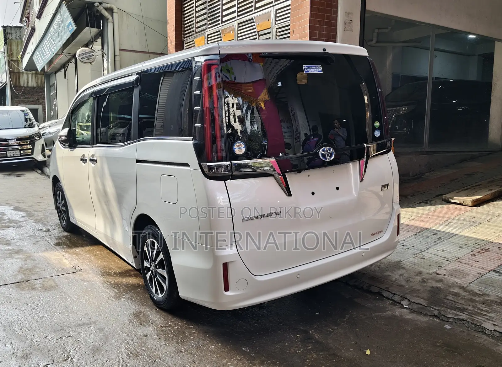 Toyota Esquire GI PREMIUM - HV 2020