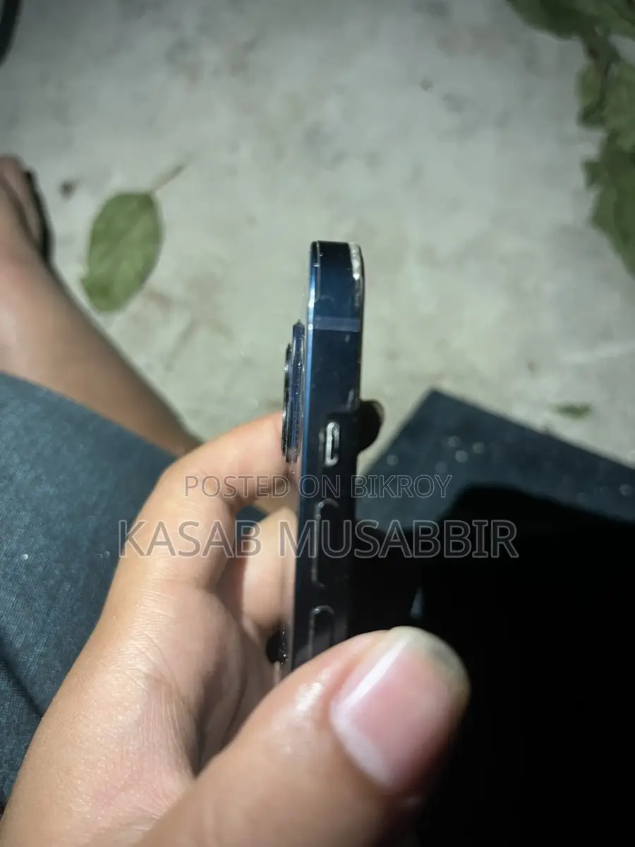 Apple iPhone 13 . (Used)