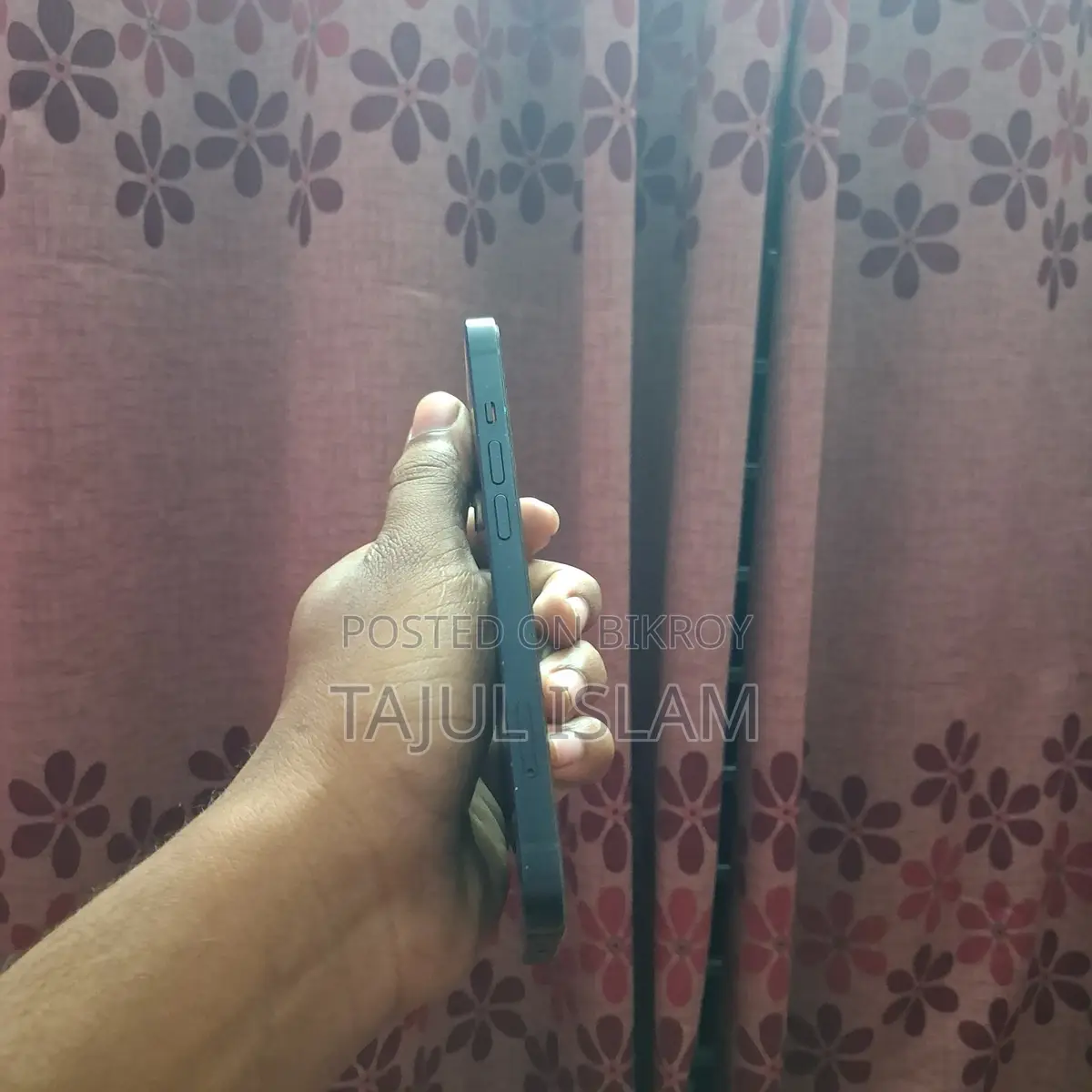 Apple iPhone 13 (Used)