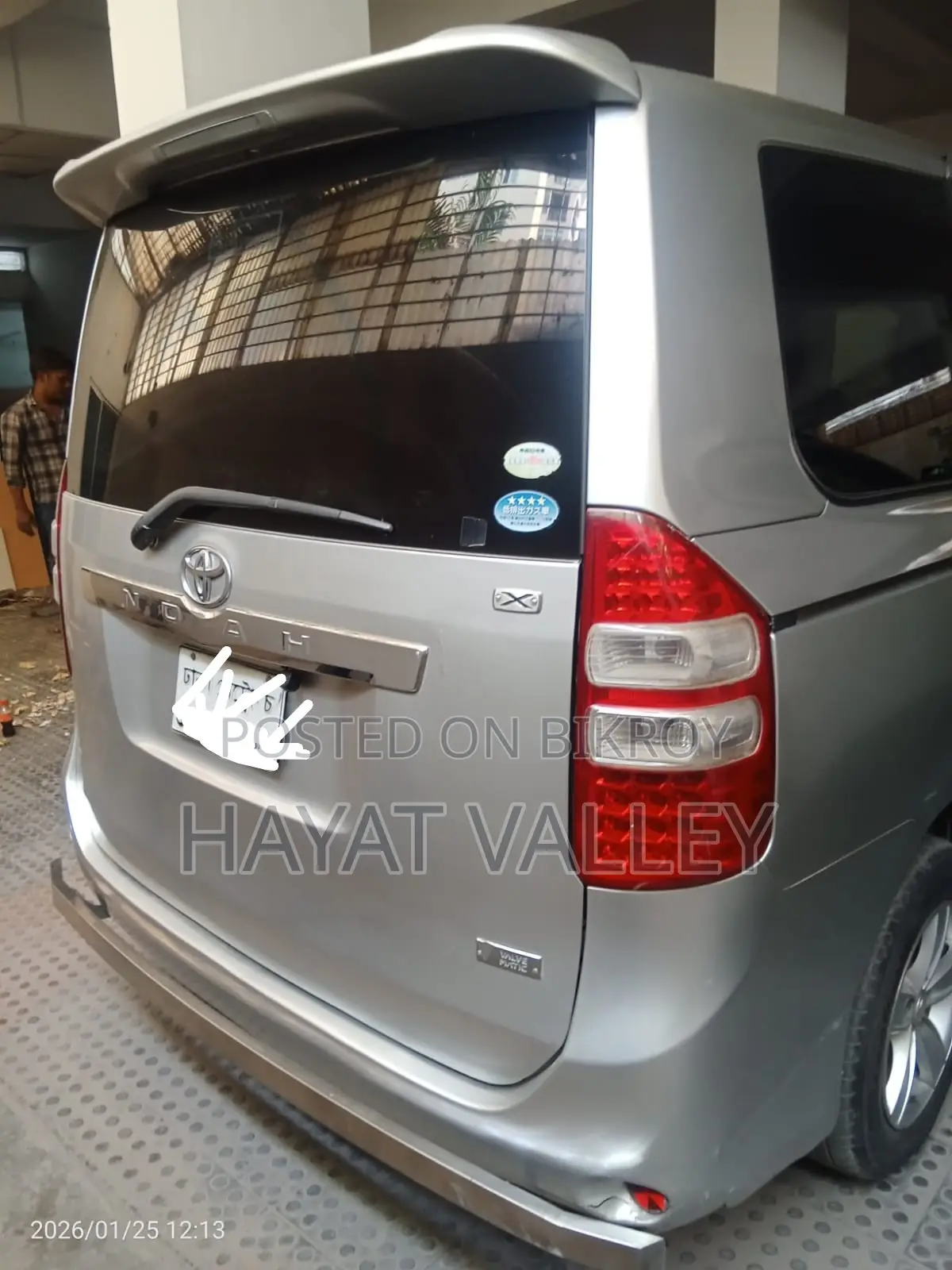 Toyota Noah Push 2012