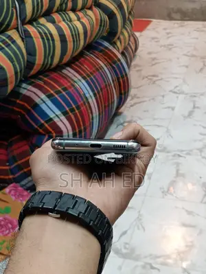 Samsung Galaxy S20 (Used)