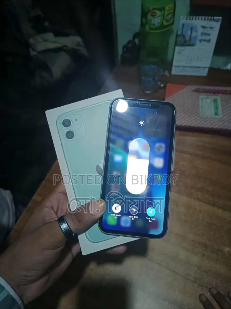 Apple iPhone 11 . (Used)