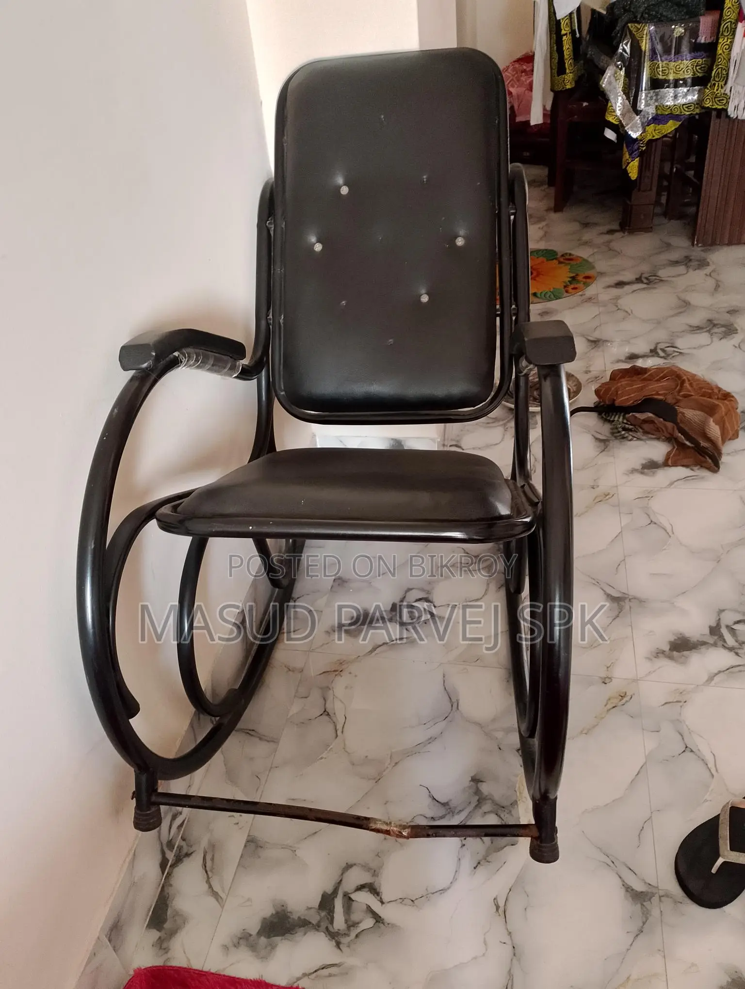 এক বছর হয়েছে রকিং চেয়ারটা কেনা