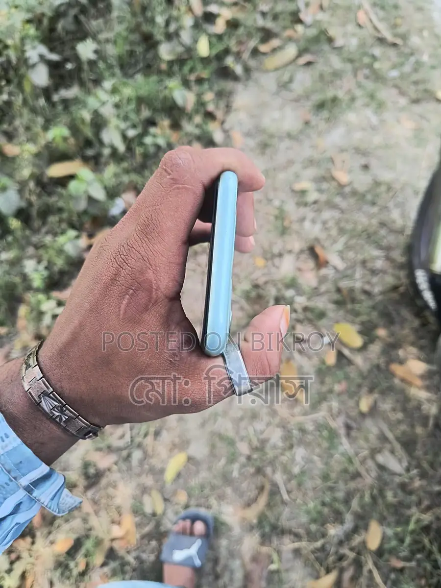 Apple iPhone 11 . (Used)